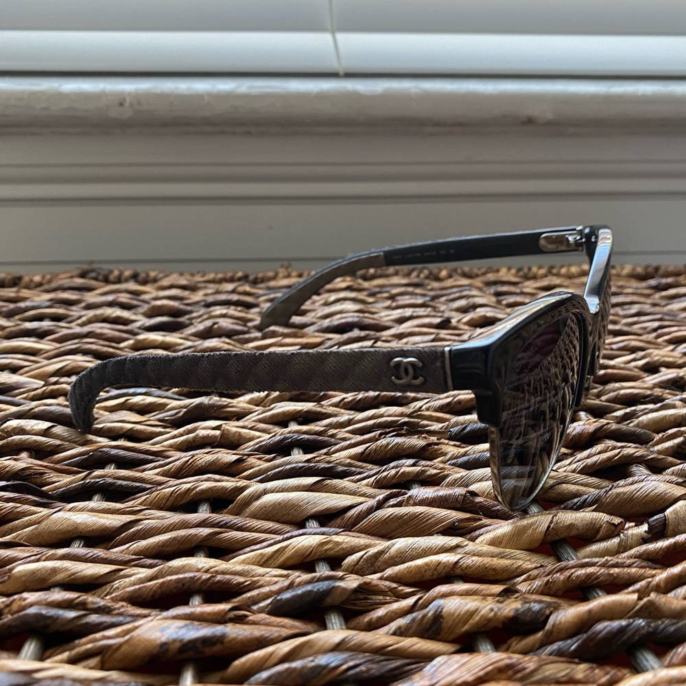 Chanel black sunglasses - Picture 3 of 7